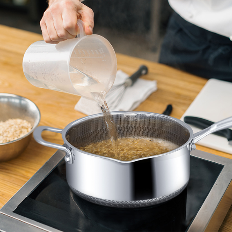 Saucepan with lid 24cm/4L